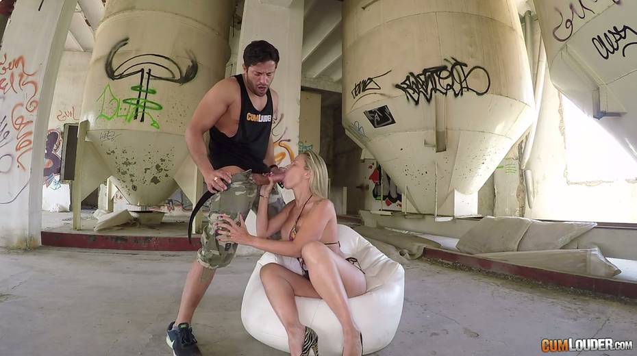 Whorish blonde in bikini Helena Kramer gets laid in an abandoned building - 5. pic