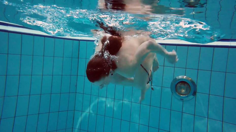 Sweet looking swimmer Katrin Bulbul is striping under the water - 7. pic