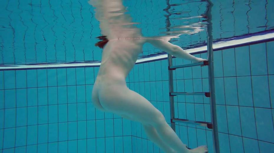 Sweet looking swimmer Katrin Bulbul is striping under the water - 13. pic