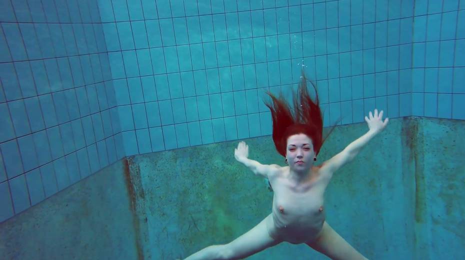 Sweet looking swimmer Katrin Bulbul is striping under the water - 16. pic