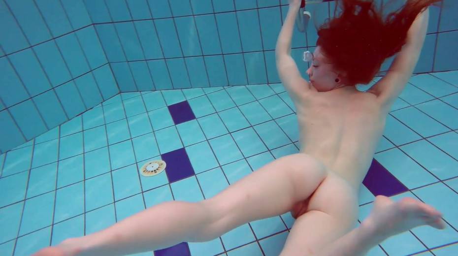 Sweet looking swimmer Katrin Bulbul is striping under the water - 24. pic