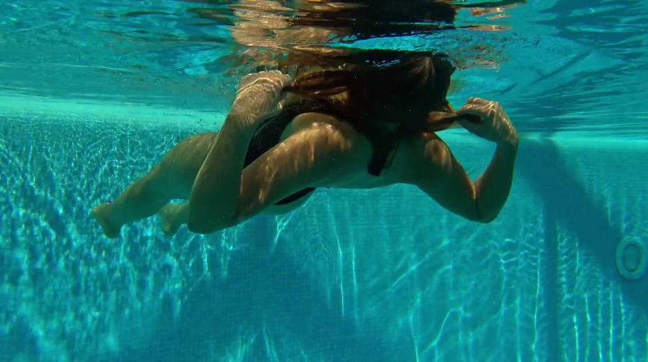 Alluring swimmer Olla Oglaebina performs her hot underwater strip show - 5. pic