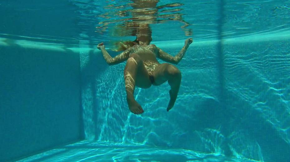 Alluring swimmer Olla Oglaebina performs her hot underwater strip show - 8. pic