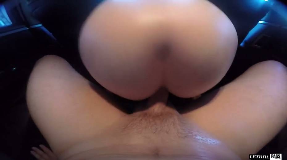 Blonde in glasses Nikki Snow gives her head in the car and enjoys riding a dick - 20. pic