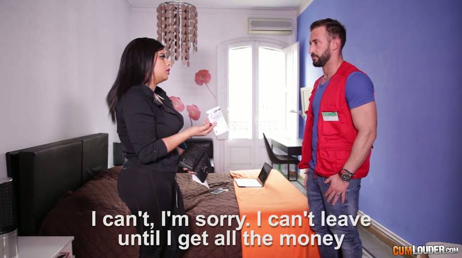 Juggy Venezuelan housewife Sheila Ortega gets intimate with cable guy - 4. pic