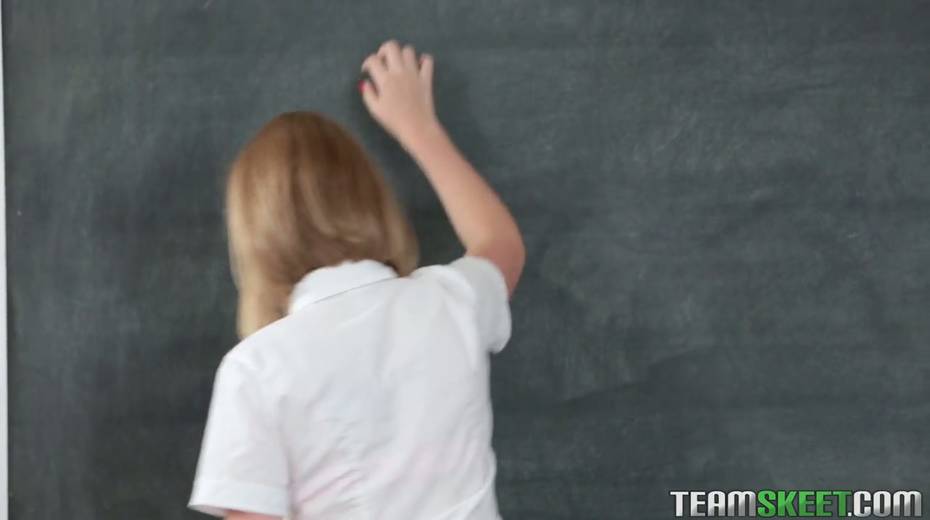 Charming college chick Iggy Amore seduces her handsome teacher - 3. pic