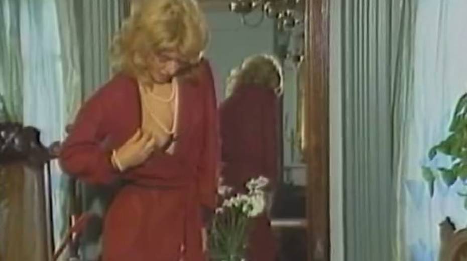 Horny blonde cougar Nina Hartley fucks passionately doggy style - 2. pic