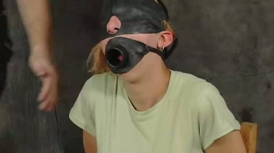 Dude puts the mask on sex-slave before punishing her throat - 10. pic