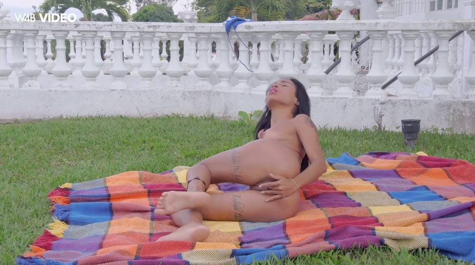 Kinky babe with petite body Sofia Suarez is fingering pussy outdoor - 13. pic