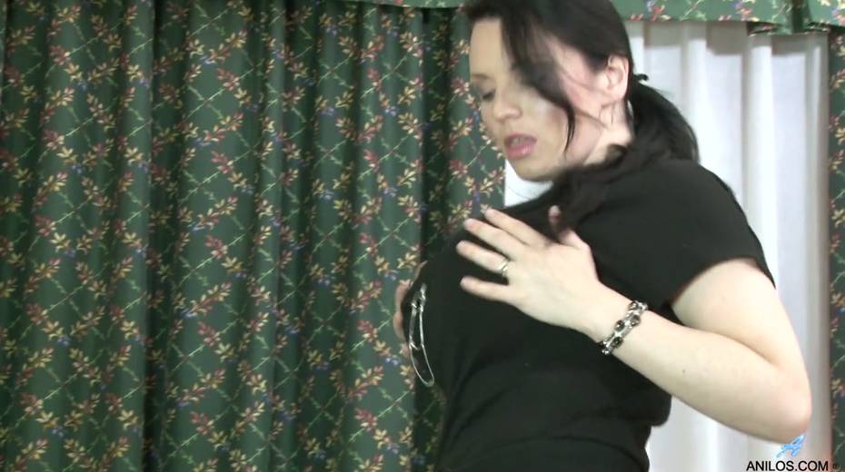 Bosomy milf Stacy Ray is playing with her shaved insatiable cunt - 5. pic