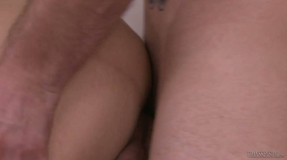 Ladyboy Sunday Valentina is fucked by horny hot blooded masseur - 20. pic