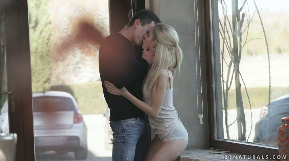Tempting babe Monique Woods is making love with her new admirer - 5. pic