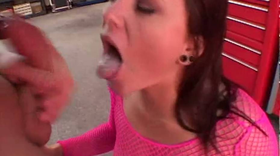 This hoe sucked a lot of cocks to get where she is - 4. pic