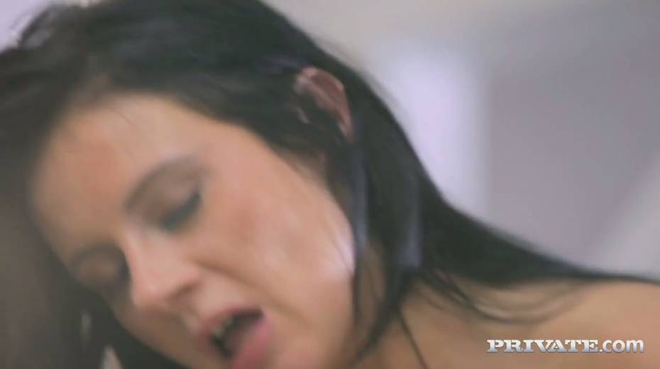 Addicted to sex Enza makes her man cum for a few minutes - 27. pic