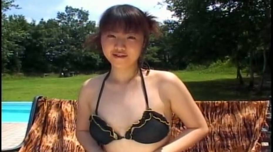 Japanese doll bathing in the outdoor pool wearing sexy tiny bikini - 10. pic