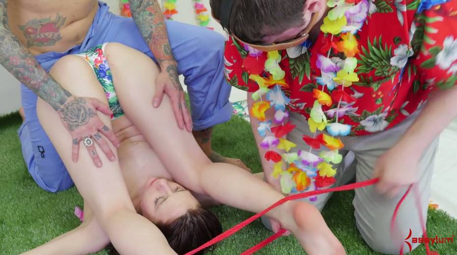 Brave babe allows to crazy dudes fuck her anal hole and deep throat - 16. pic