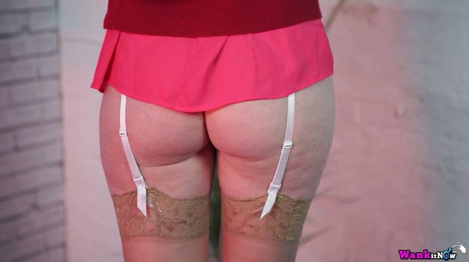 Big bottomed milf with nice tits Zoe Page is waiting for your attention - 19. pic