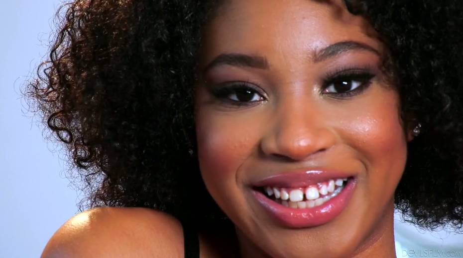 Hot black porn actress Lala Ivey gives interview before shooting - 10. pic