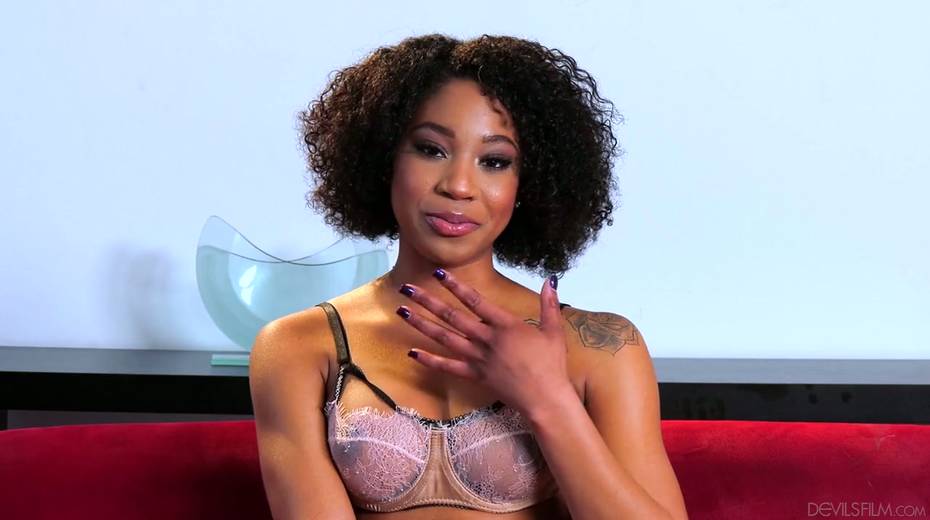 Hot black porn actress Lala Ivey gives interview before shooting - 12. pic