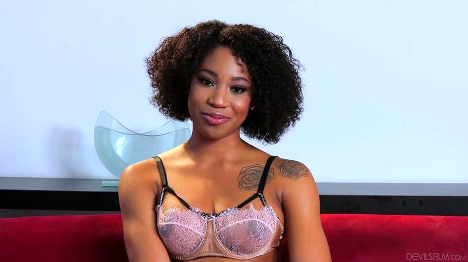 Hot black porn actress Lala Ivey gives interview before shooting - 13. pic