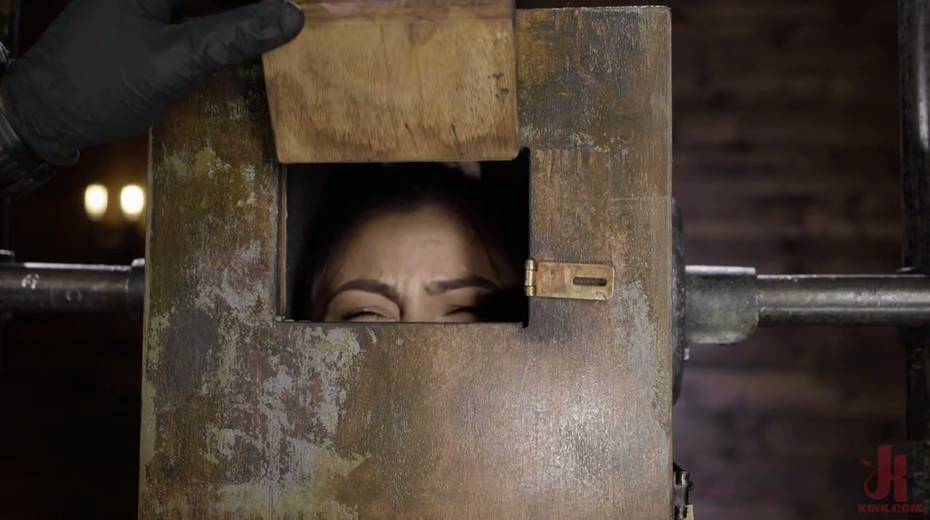 Dude punishes pussy of tied up babe Kendra Spade in the dark basement - 5. pic