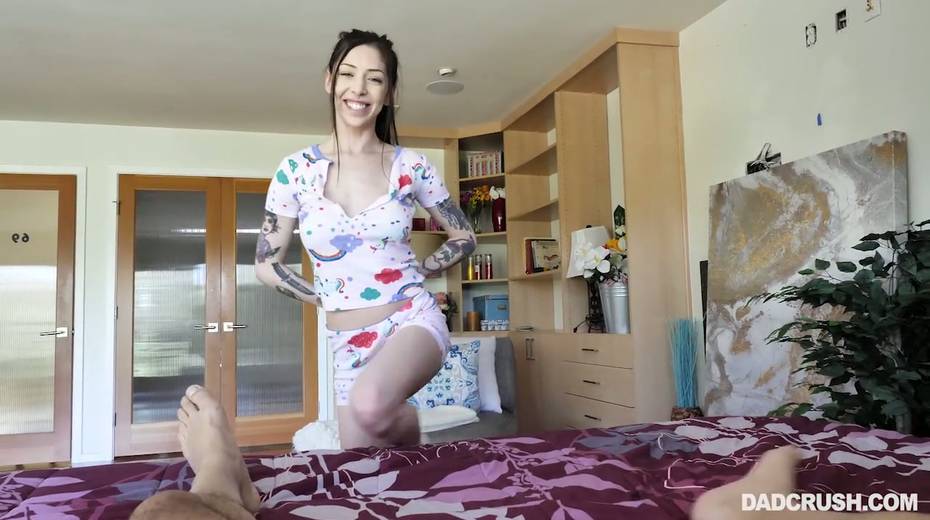 Dude fucks big boobies and yummy wet snatch of slutty stepdaughter Harlowe Blue - 2. pic
