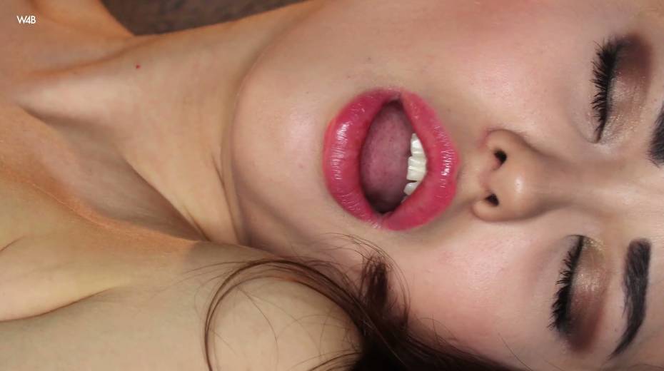 Mouth watering seductress Li Moon spreads legs and shows her captivating slit - 14. pic