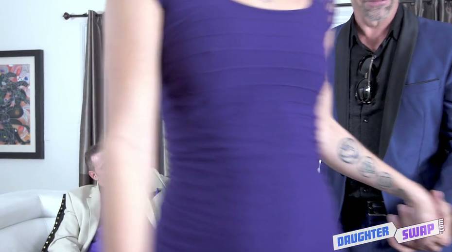 Wench Samantha Hayes hooks up with step daddy of her girlfriend - 5. pic