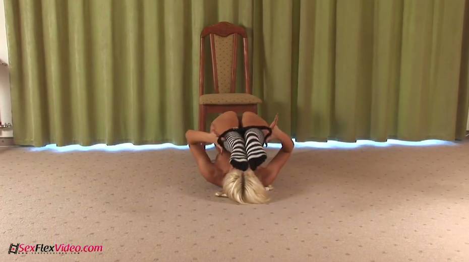 Flexible Russian babe Yulia is masturbating her pussy in different positions - 10. pic