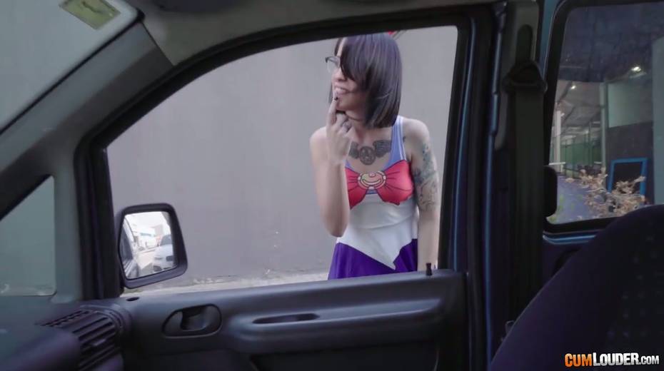 Tattooed picked up chick Lilyan gives a blowjob in the car and gets her pussy fucked indoor - 3. pic