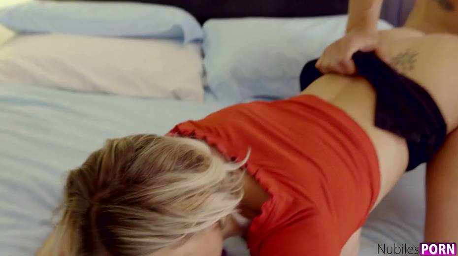 Mouth watering blonde Kenzie Taylor gives a blowjob and gets her snatch banged - 10. pic