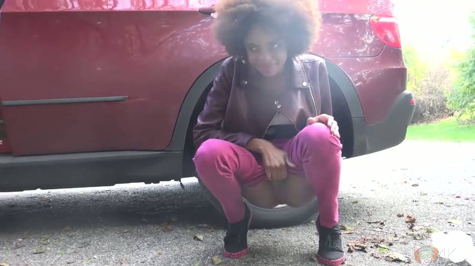 Ebony girlfriend Luna Corazon gives a blowjob in the car and squirts all over the place - 2. pic