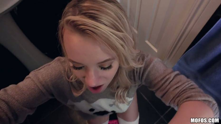 Cute blonde Bailey Brooke is having quickie with new boyfriend - 5. pic