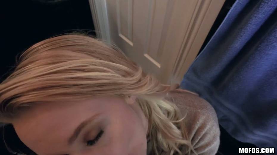 Cute blonde Bailey Brooke is having quickie with new boyfriend - 6. pic