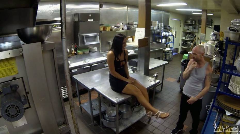 Slut with hell working cunt Gianna Nicole is fucked on the kitchen table - 2. pic