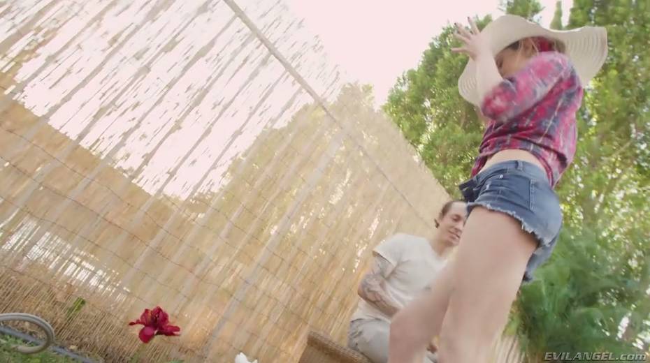 Yummy gardener Haley Reed hooks up with her perverted neighbor - 4. pic