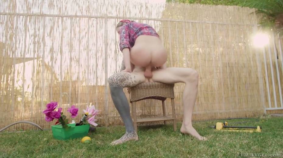 Yummy gardener Haley Reed hooks up with her perverted neighbor - 16. pic