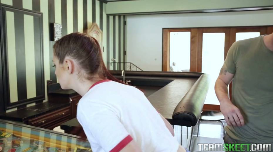 Sex-hungry teen Scarlett Mae hooks up with barely known guy - 4. pic
