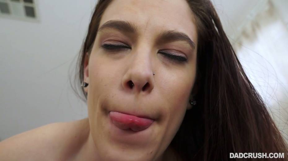 Slim stepdaughter Kelly Leigh gets intimate with her step daddy - 13. pic