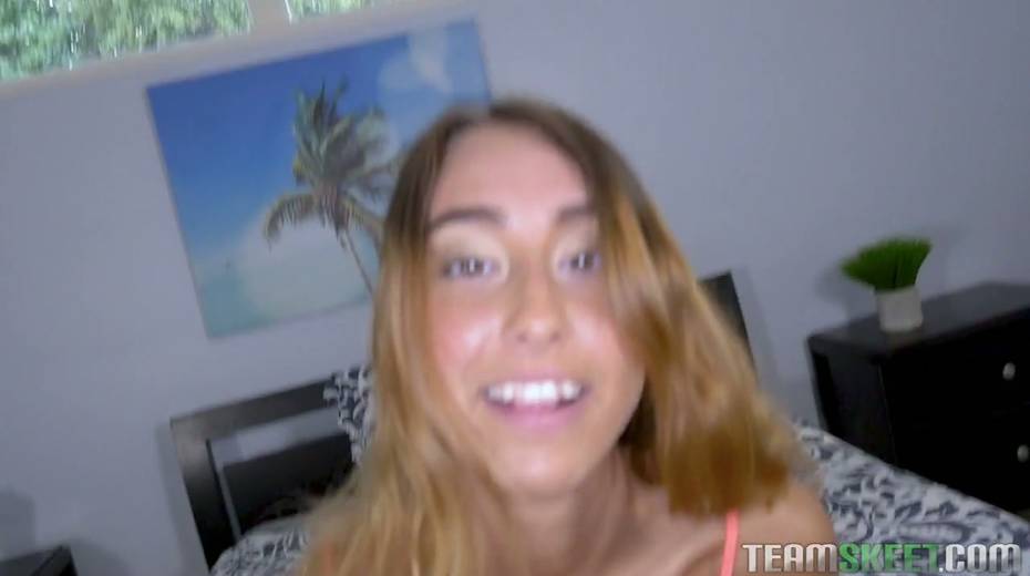 Snaggletooth whore Raquel Diamond gives the best ever deepthroat blowjob - 5. pic