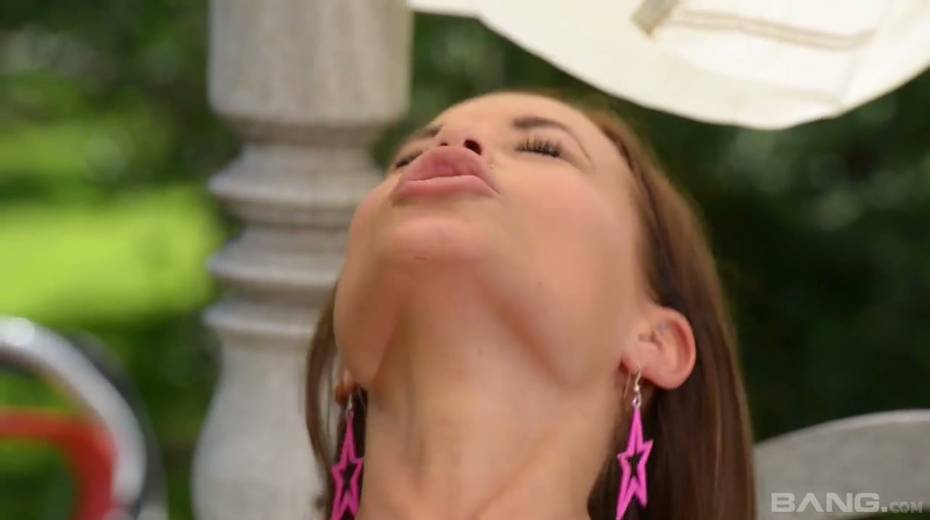 Graceful babe Satin Bloom is fucked by hot tempered sweaty gardener - 11. pic