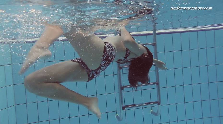 Big tittied swimming babe Sima Lastova strips under the water - 3. pic