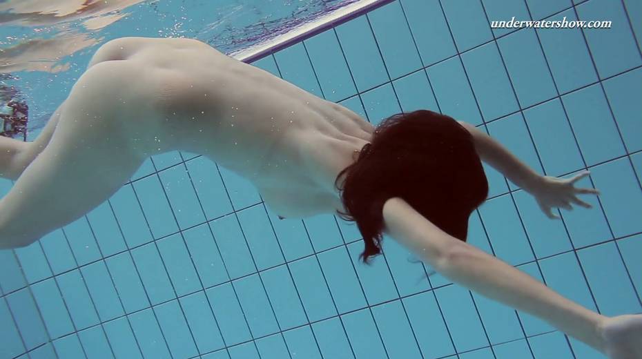 Big tittied swimming babe Sima Lastova strips under the water - 7. pic