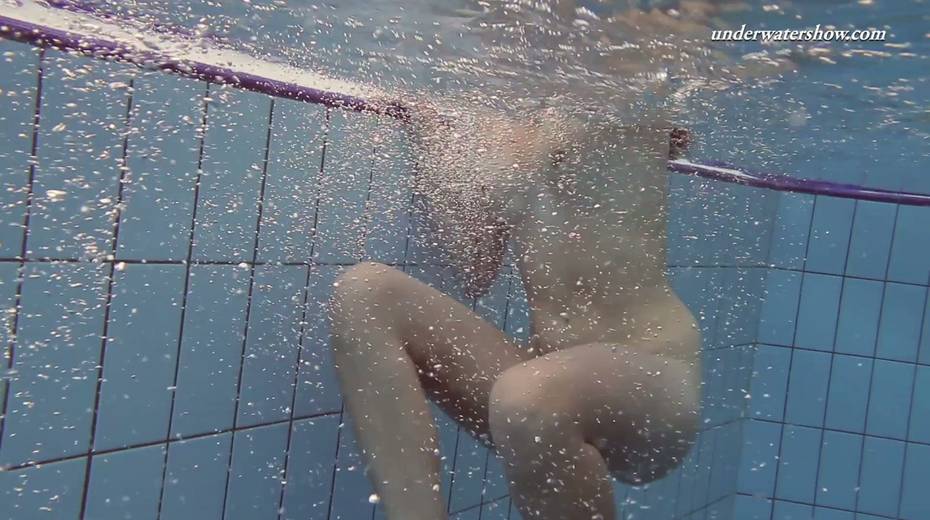 Big tittied swimming babe Sima Lastova strips under the water - 11. pic
