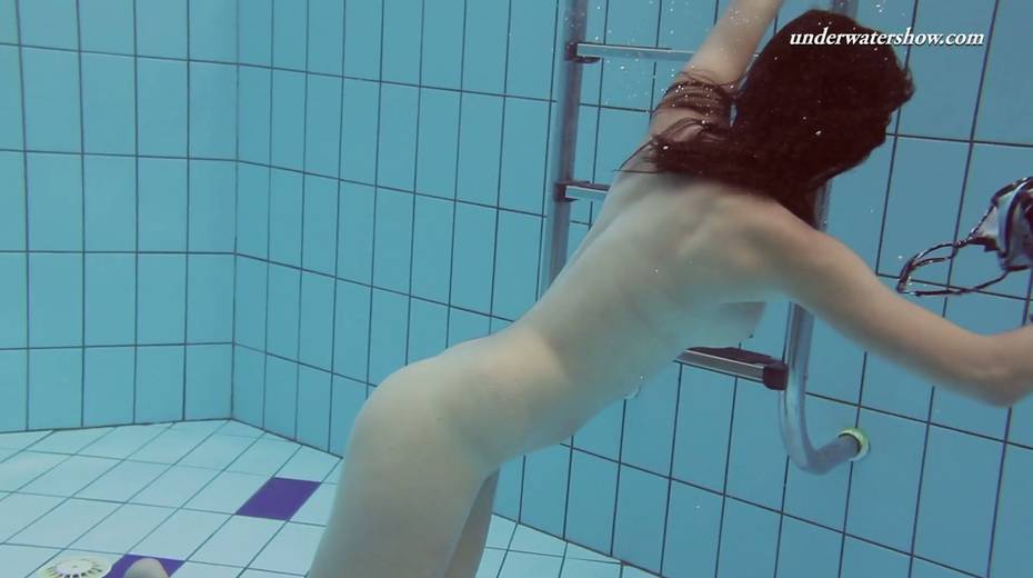 Big tittied swimming babe Sima Lastova strips under the water - 12. pic