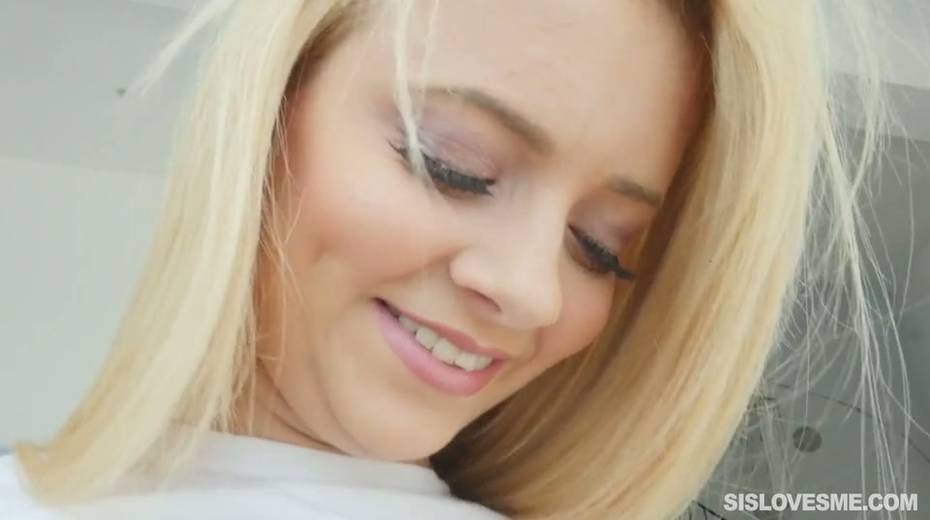 Sizzling stepsis Riley Star is fucked by well endowed stepbrother - 4. pic