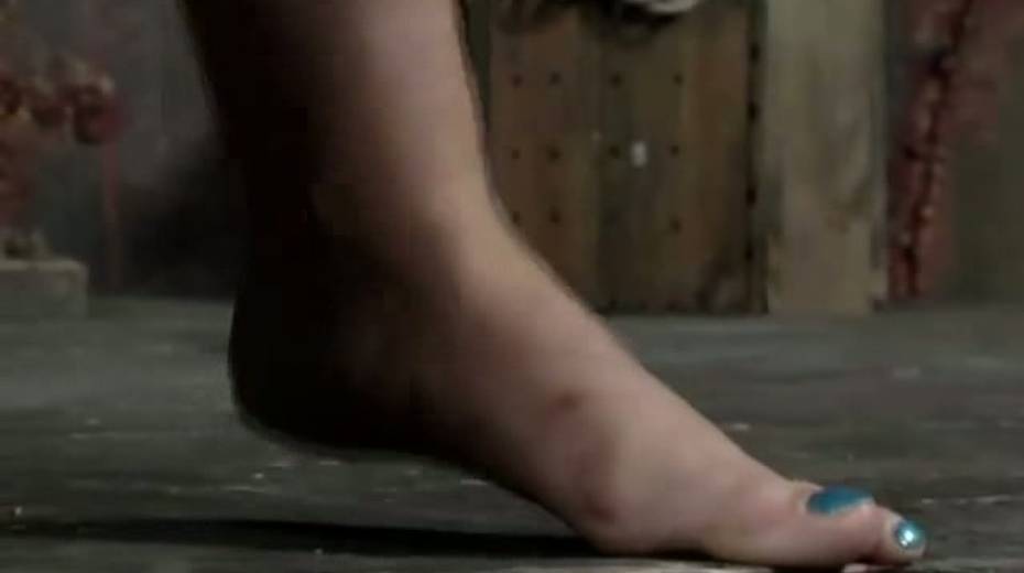 Sweet blonde Hollie gets her pussy punished in the cold room - 2. pic