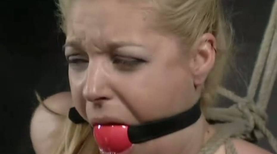 Sweet blonde Hollie gets her pussy punished in the cold room - 7. pic
