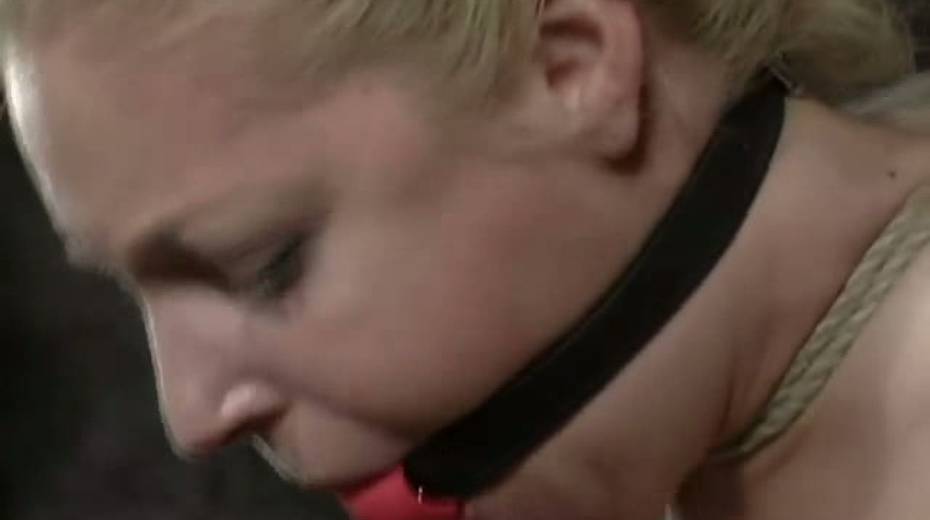 Sweet blonde Hollie gets her pussy punished in the cold room - 14. pic