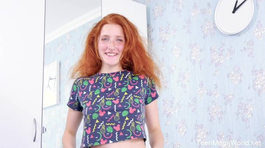 Sizzling red head with freckles Foxy Lee is toying sex-starved pussy - 2. pic